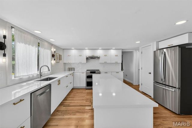 1534 Mason Valley Road, Town And Country, MO 63131