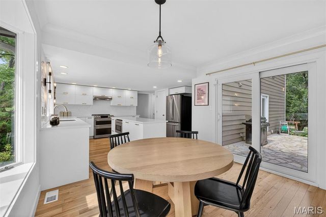 1534 Mason Valley Road, Town And Country, MO 63131