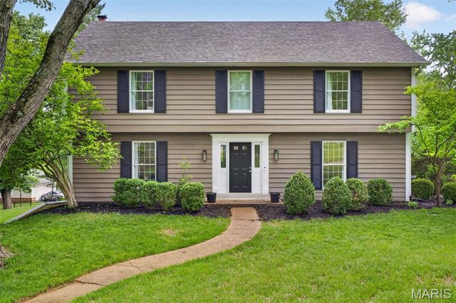 1534 Mason Valley Road, Town And Country, MO 63131