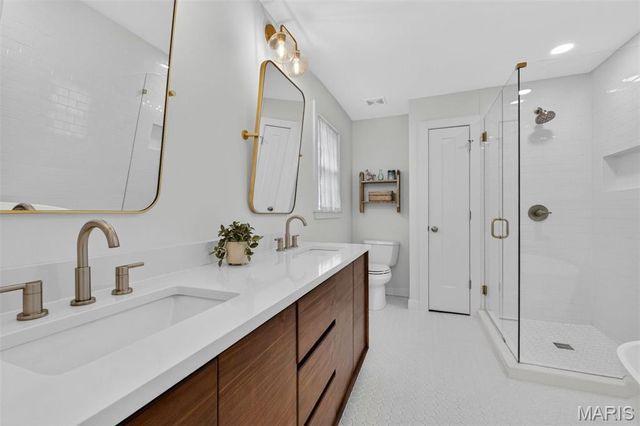 1534 Mason Valley Road, Town And Country, MO 63131