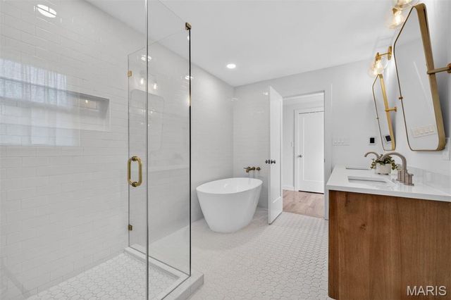 1534 Mason Valley Road, Town And Country, MO 63131