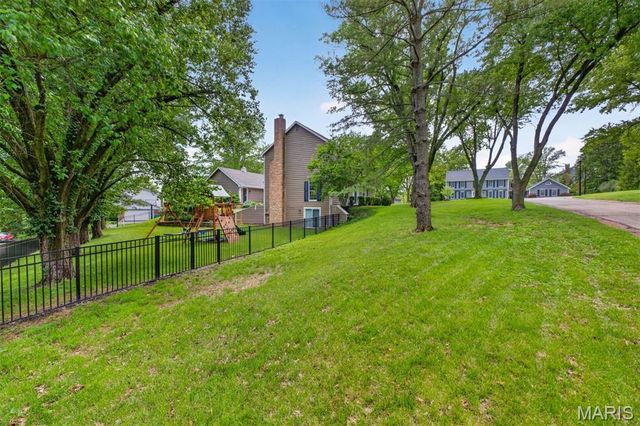 1534 Mason Valley Road, Town And Country, MO 63131