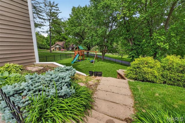 1534 Mason Valley Road, Town And Country, MO 63131