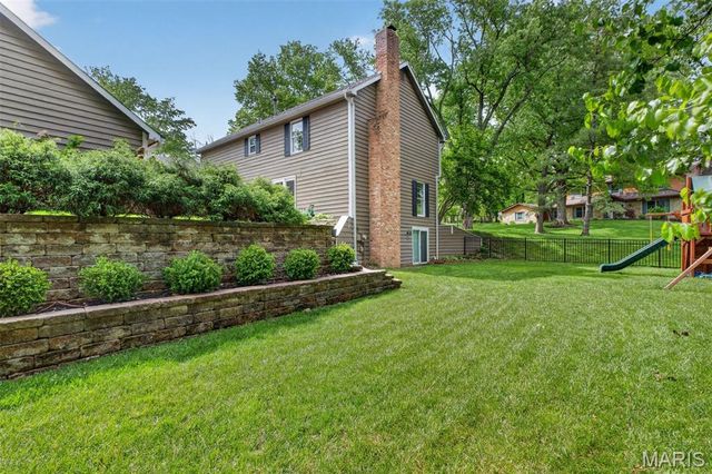 1534 Mason Valley Road, Town And Country, MO 63131