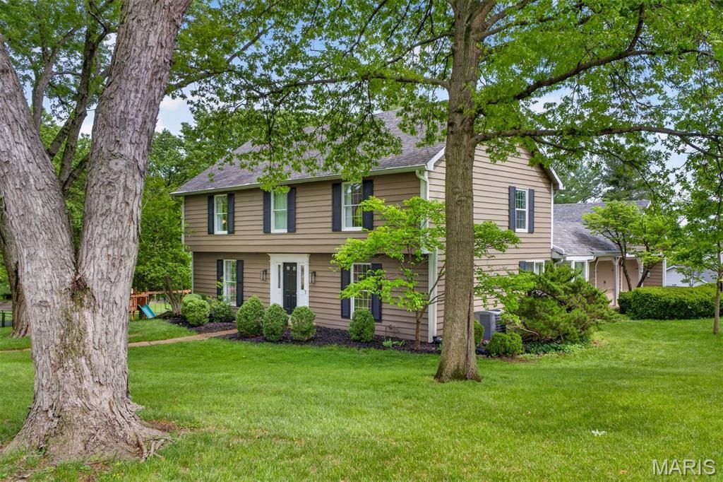 1534 Mason Valley Road, Town And Country, MO 63131
