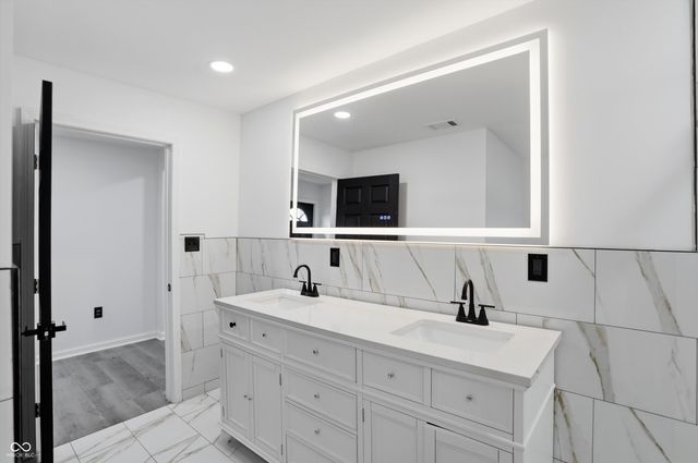 2842 Sangster Avenue, Indianapolis, IN 46218