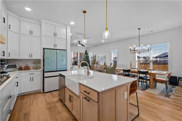 1406 George Robbins Lane, Cave Springs, AR 72718