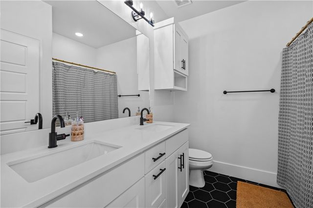 1406 George Robbins Lane, Cave Springs, AR 72718