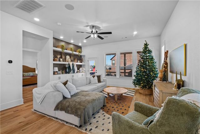 1406 George Robbins Lane, Cave Springs, AR 72718