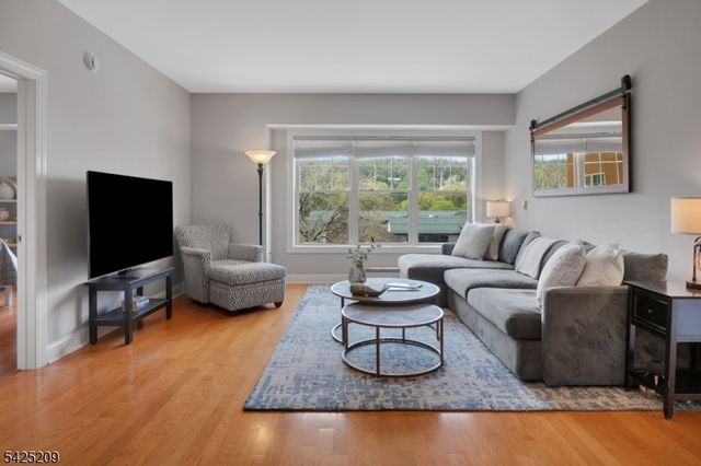 48 S Park St 507, Montclair Twp., NJ 07042