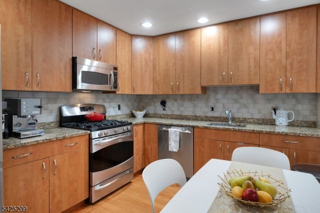 48 S Park St 507, Montclair Twp., NJ 07042