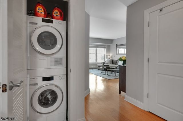 48 S Park St 507, Montclair Twp., NJ 07042