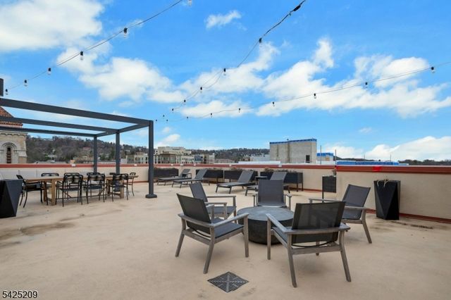 48 S Park St 507, Montclair Twp., NJ 07042