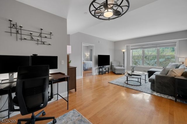 48 S Park St 507, Montclair Twp., NJ 07042