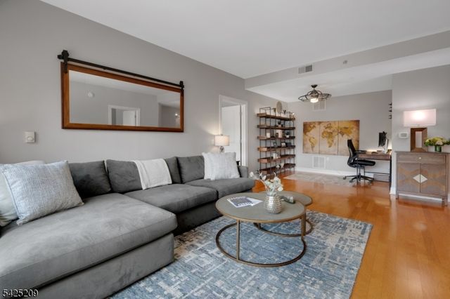 48 S Park St 507, Montclair Twp., NJ 07042