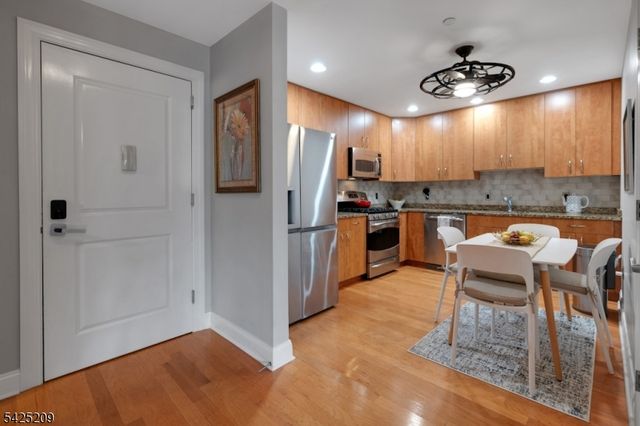 48 S Park St 507, Montclair Twp., NJ 07042