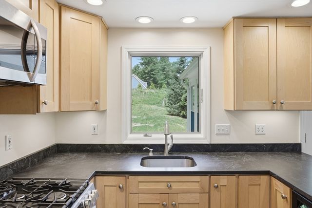 32 Wychwood Drive, Littleton, MA 01460