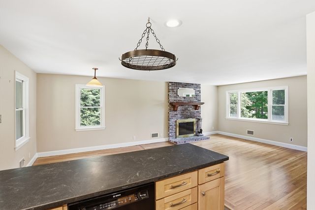32 Wychwood Drive, Littleton, MA 01460