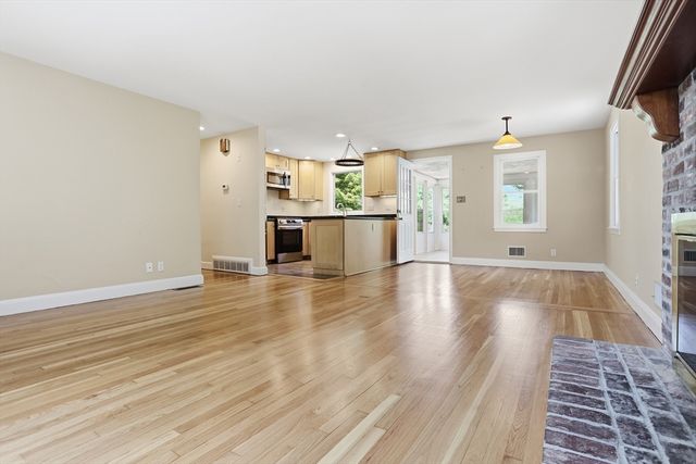 32 Wychwood Drive, Littleton, MA 01460