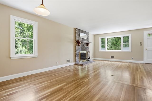 32 Wychwood Drive, Littleton, MA 01460