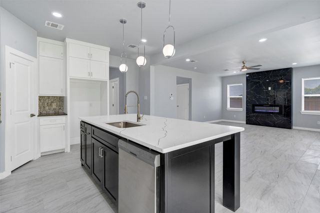588 Highview Court, Godley, TX 76044