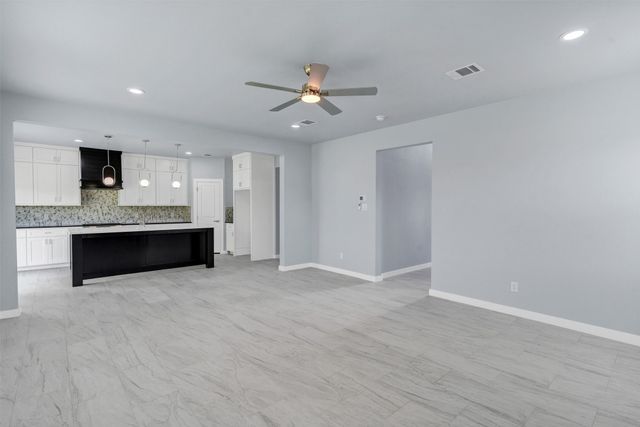 588 Highview Court, Godley, TX 76044