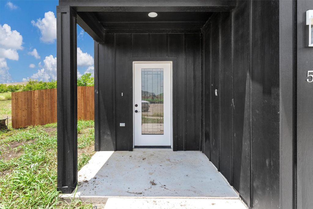 588 Highview Court, Godley, TX 76044