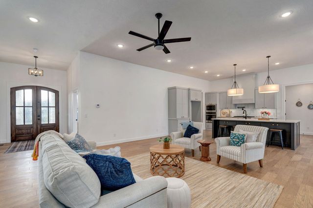 3945 E Woodhue Street, Springfield, MO 65802