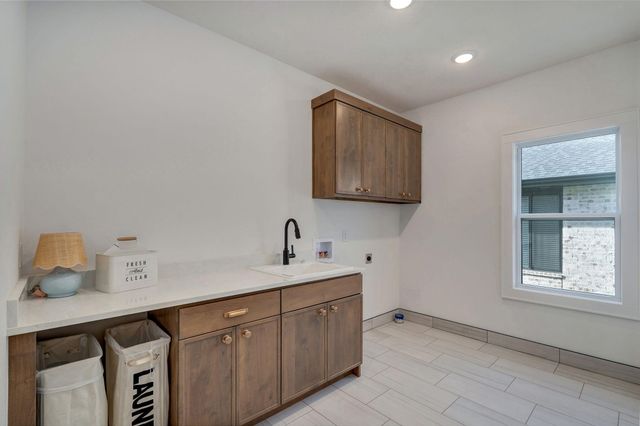 3945 E Woodhue Street, Springfield, MO 65802