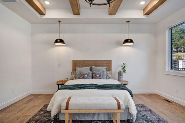 3945 E Woodhue Street, Springfield, MO 65802