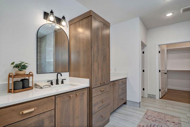 3945 E Woodhue Street, Springfield, MO 65802