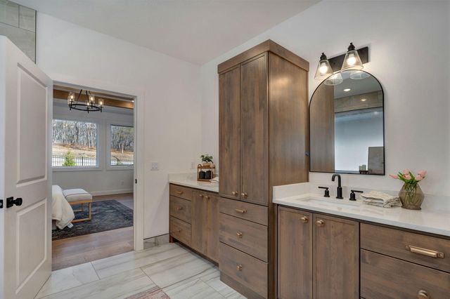 3945 E Woodhue Street, Springfield, MO 65802