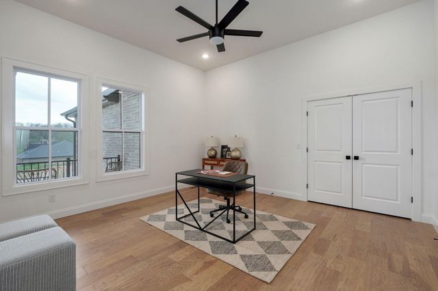 3945 E Woodhue Street, Springfield, MO 65802