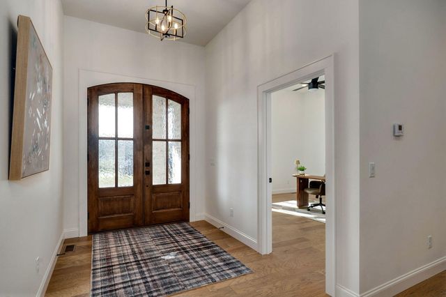 3945 E Woodhue Street, Springfield, MO 65802