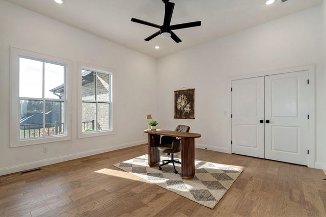 3945 E Woodhue Street, Springfield, MO 65802