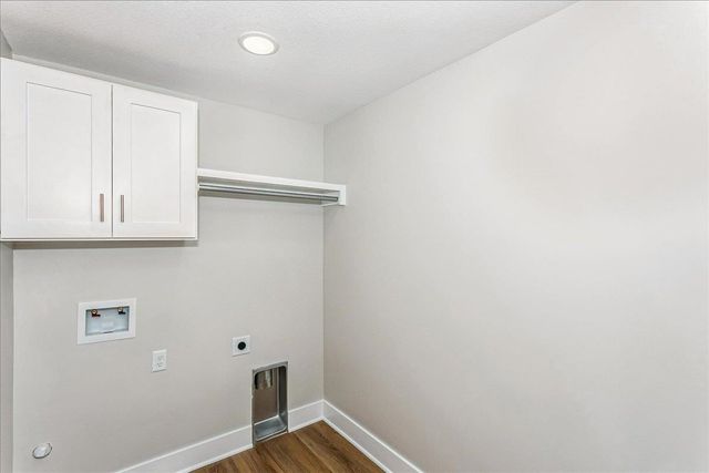 1520 E Midway Ct, Valley Center, KS 67147