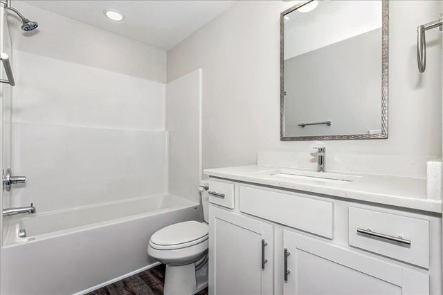 1520 E Midway Ct, Valley Center, KS 67147