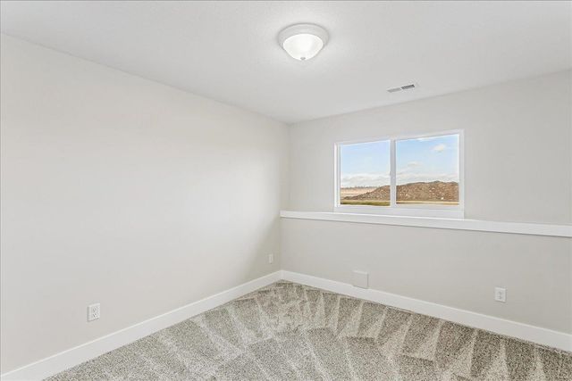 1520 E Midway Ct, Valley Center, KS 67147