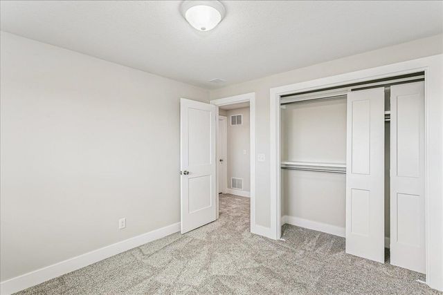 1520 E Midway Ct, Valley Center, KS 67147