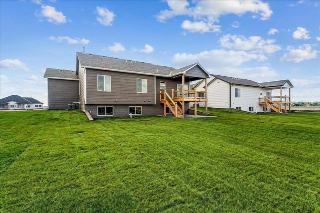 1520 E Midway Ct, Valley Center, KS 67147