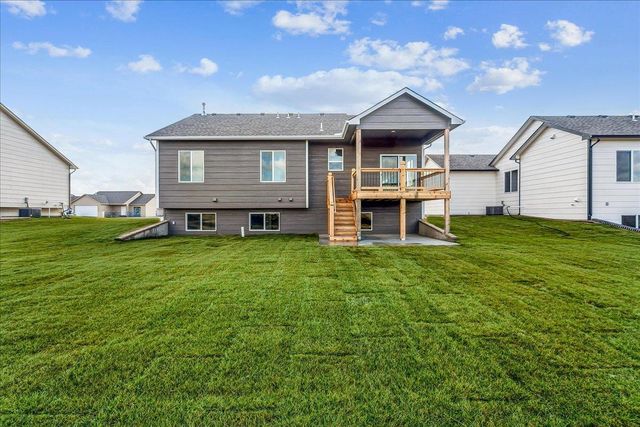 1520 E Midway Ct, Valley Center, KS 67147