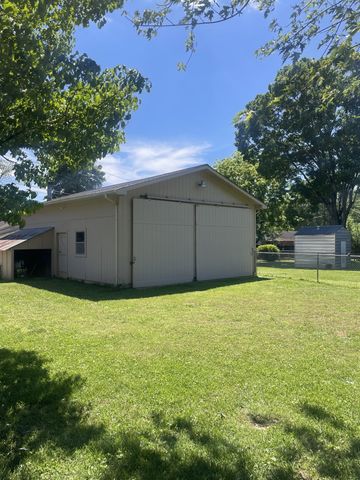 605 Springer Rd, N, Lawrenceburg, TN 38464