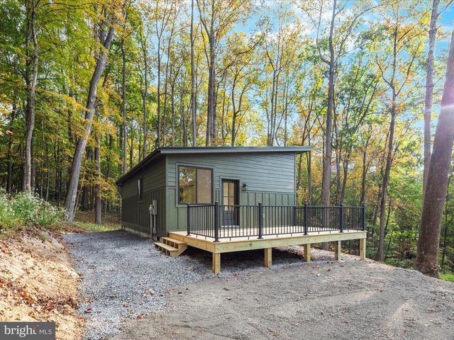 715 TIMBERLINE DR, Lost City, WV 26810