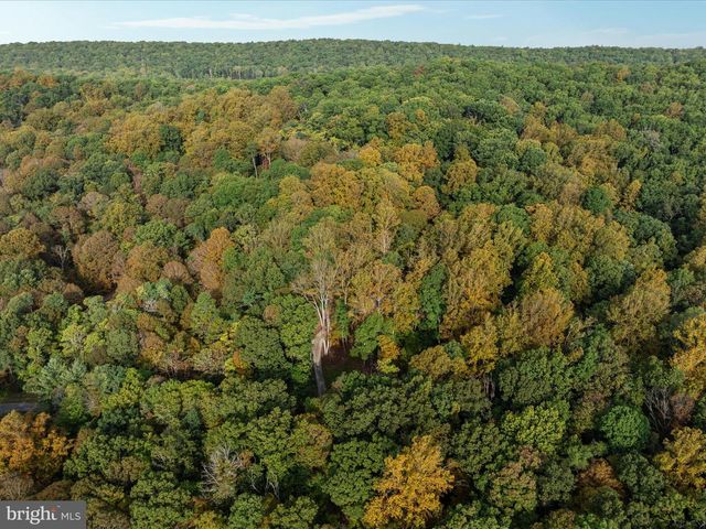 715 TIMBERLINE DR, Lost City, WV 26810