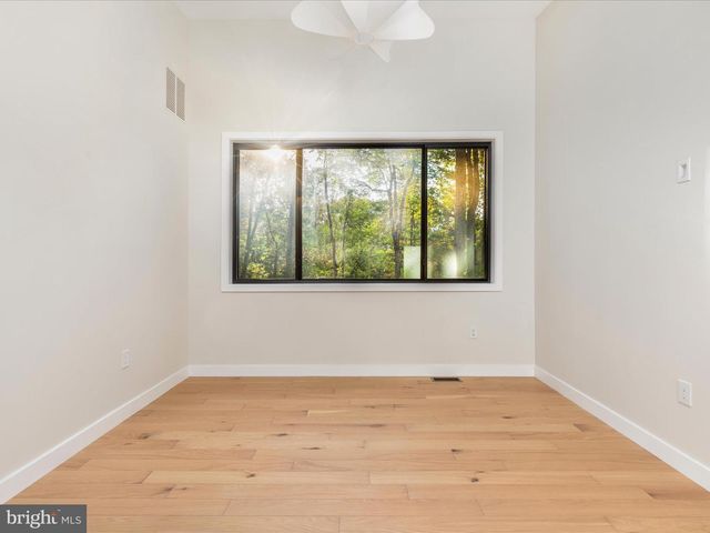 715 TIMBERLINE DR, Lost City, WV 26810