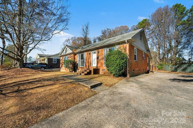 7125 Covecreek Drive, Charlotte, NC 28215