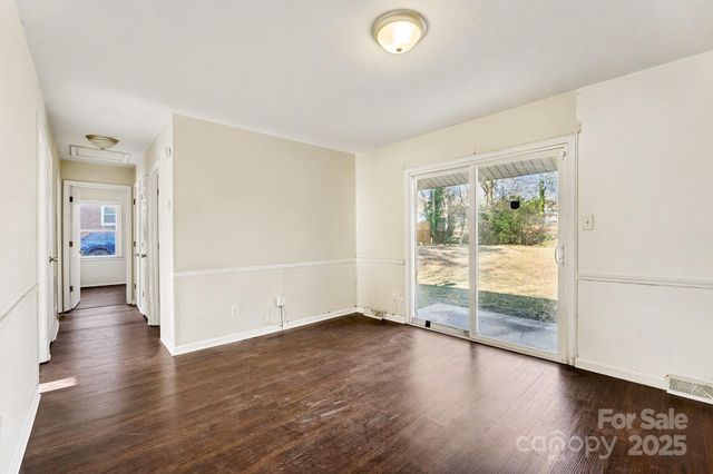 7125 Covecreek Drive, Charlotte, NC 28215