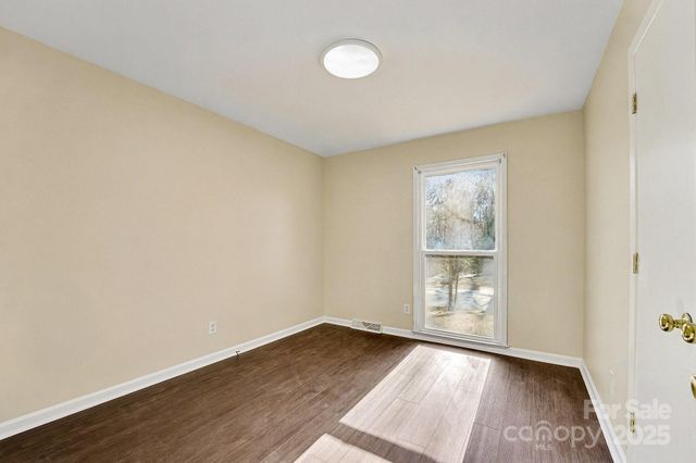 7125 Covecreek Drive, Charlotte, NC 28215