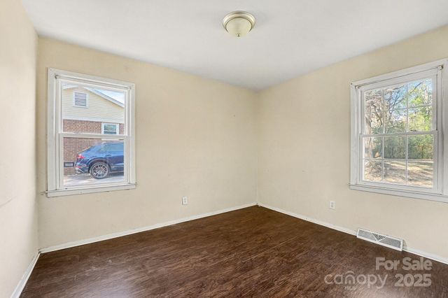 7125 Covecreek Drive, Charlotte, NC 28215