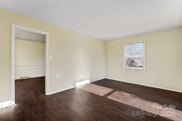 7125 Covecreek Drive, Charlotte, NC 28215